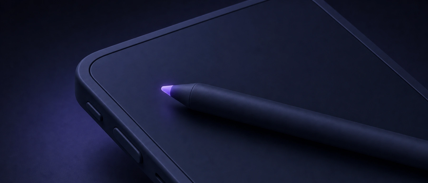 Móvil azul marino oscuro con la pantalla apagada y un lápiz cruzado encima, con la punta encendida en violeta suave